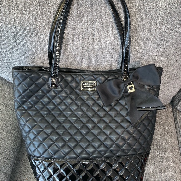 BETSEY JOHNSON black like new bow tote purse - Picture 6 of 6